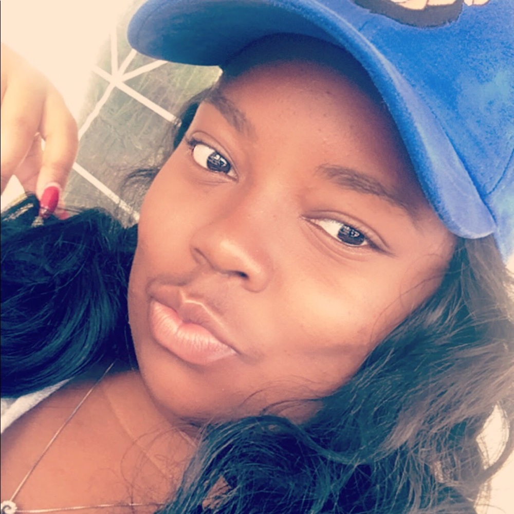 Meet your Posher, Akamie